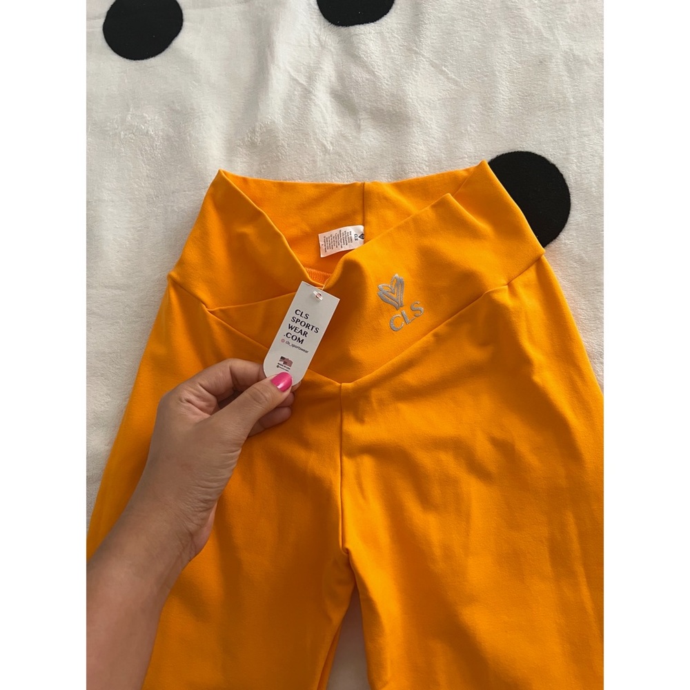 BIGHT ORANGE CLS SPORTSWEAR LEGGINGS (NWT) |SOLD 🚫